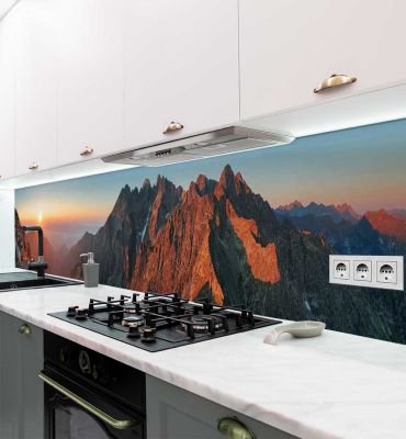 Küchenrückwand Gebirge mit untergehender Sonne selbstklebend Hauptbild mit Beispiel