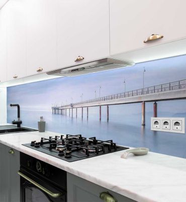 Küchenrückwand Brücke in Versilia selbstklebend Hauptbild mit Beispiel